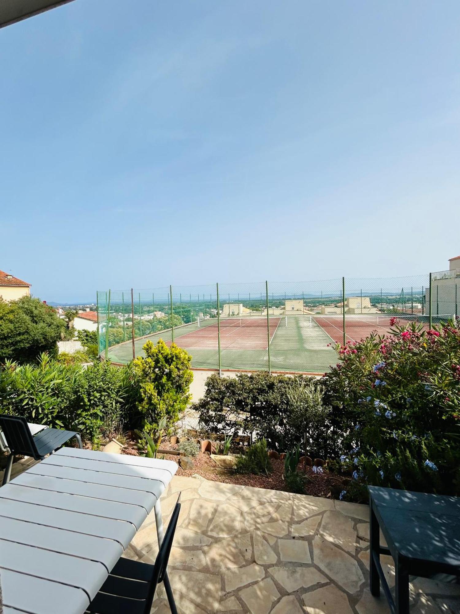 Le Soleil Bleu Hyerois Apartment Hyeres Bagian luar foto
